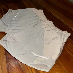 Lululemon Hotty Hot Short Asym Light Chrome/White sz:10 4” thumbnail 2