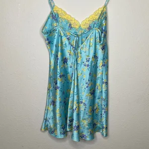 Victoria's Secret‎ Floral Negligee thumbnail 3