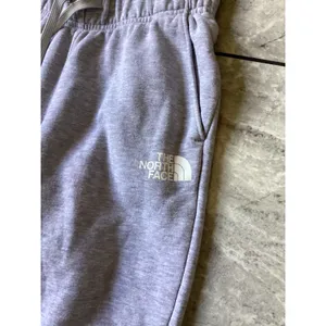 The North Face Womens XS Lavender Grey Heather Fleece Jogger Sweatpants NF0A475Y thumbnail 2