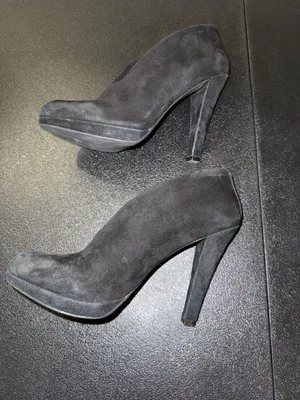 Michael Kors Black Suede V-Shaped Platform Heels 7M thumbnail 4