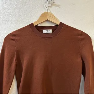 Aritzia Babaton Women's Sculpt‎ Knit Crewneck Long Sleeve Tee Size XS Brown thumbnail 3