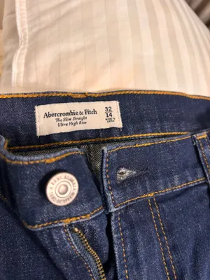 Abercrombie Jeans Straight High-Rise thumbnail 3
