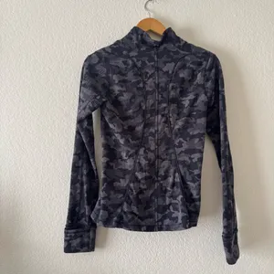 Lululemon Run Briskly 1/2 Zip Long Sleeve Shirt Camo Black Lunar Rock Size 6 thumbnail 10
