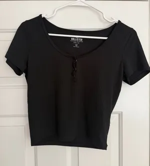 Hollister Ribbed Baby Tee Cropped thumbnail 1