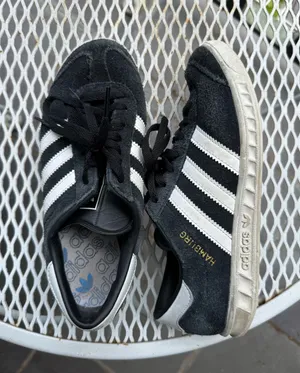 Adidas Women’s Shoes black and white thumbnail 1