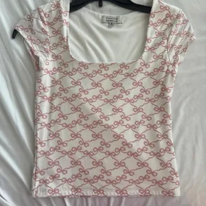 Faded Glory Faded Rose White Cropped Shirt thumbnail 1