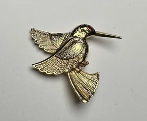 Avon Hummingbird Gold Tone Bird Red Rhinestone Brooch Pin Signed NWOT thumbnail 1