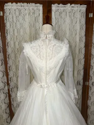 Stunning Vintage 1970s Bridal Originals Victorian High Neck Wedding Gown thumbnail 7