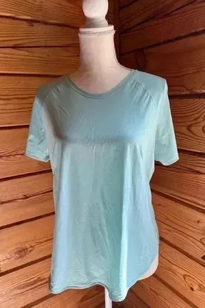 LULULEMON Size 8 teal top with vented sides​ thumbnail 1