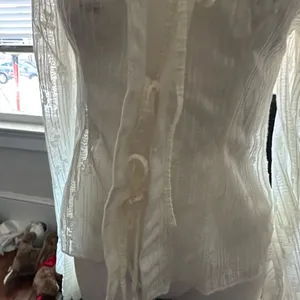 Chic Sheer White Tie thumbnail 5