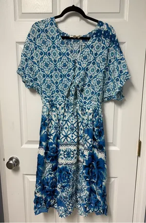 entro Blue and White Floral Tile Print Dress thumbnail 1