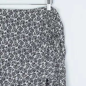 ALC Frank Womens Farrow Silk Floral Flounce Skirt Size 2 Black‎ White Feminine Fairy thumbnail 4