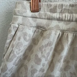 Splendid Neutral Leopard Print Lounge Pants Cozy Jogger Elastic Waist S thumbnail 3