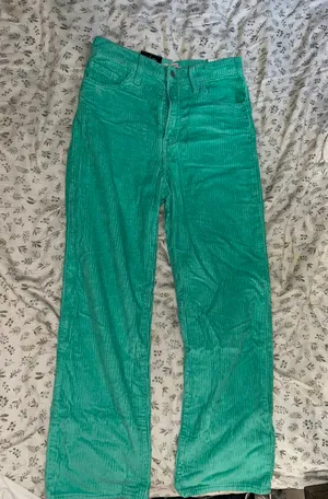 Levi's Ribcage Straight Ankle Cord Jeans thumbnail 2