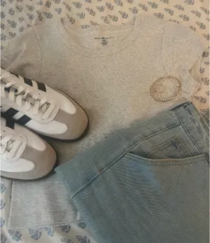 Brandy Melville Crop Top thumbnail 4