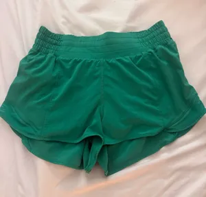 Lululemon Shorts Hotty Hot 2.5" High-Rise thumbnail 1