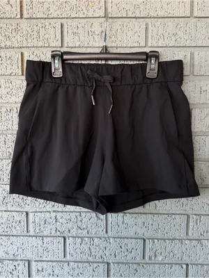 Lululemon On the Fly Short *2.5" Black Size 6 thumbnail 3