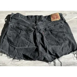 Levis 501 Black‎ Cutoff Shorts Pre OwnedJunior Size 32 thumbnail 2