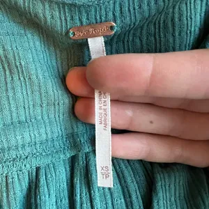 tank top thumbnail 3