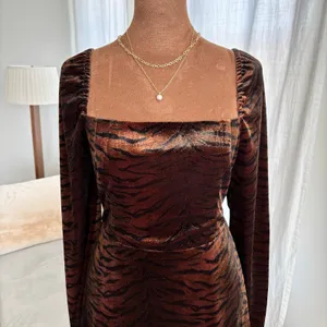 Le Lis Dress Medium Bronze Tiger Print Velvet Square Neck Long Sleeve Whimsygoth thumbnail 2