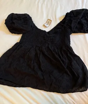 Vestique Khloe Black Top  thumbnail 1