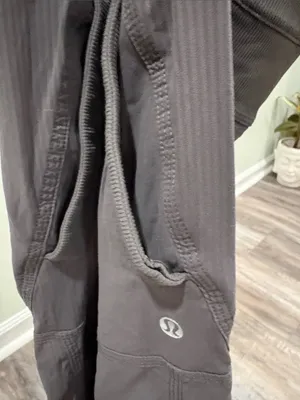 Lululemon Gray Dance Studio Crop with Drawstring size 12 thumbnail 8