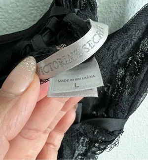 Victoria’s Secret Black Lace See Through Scalloped Babydoll Chemise. Size Large thumbnail 9