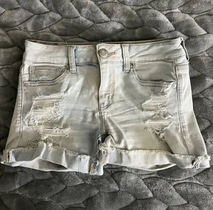 American Eagle Outfitters Midi Shorts thumbnail 1