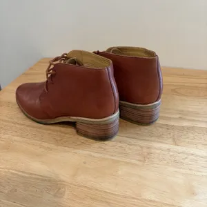 Clarks Originals‎ 8M Heel Desert Booties Brown Leather Lace Up Academia Quality thumbnail 2