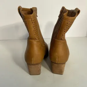 Dolce Vita Kirby Tan Perforated Ankle Boots Women's Size 9 Stacked Heel‎ thumbnail 11