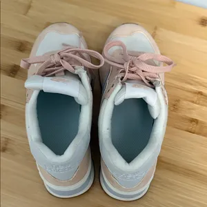 New Balance 574 Size 6 Women's Pink and White Sneakers WL574NE2 thumbnail 8