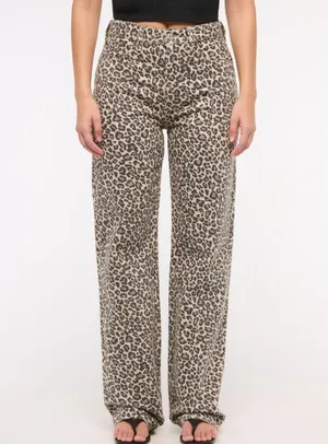 Abercrombie Curve Love High-Rise 90s Relaxed Jeans thumbnail 1