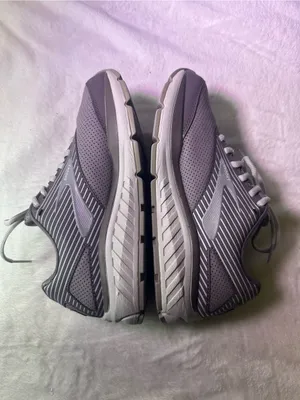Brooks Women's Lavender Athletic Walking Shoe with White Accents thumbnail 8