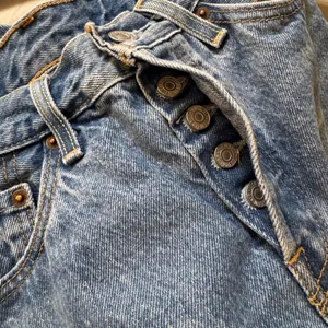 Levis 501 Original 150th Jeans Heart Patch Blue Denim W25 L30 High Rise Straight thumbnail 10