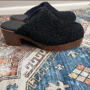 Zby Black Slip On Teddy Textured Clogs Size 8.5 Retro Fall thumbnail 2
