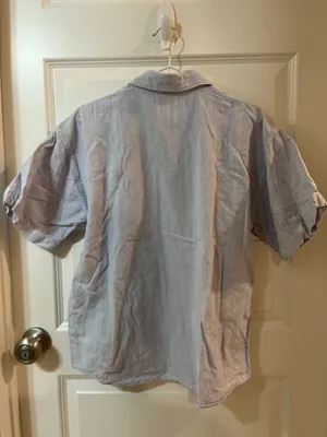 Size L/XL Maggie & Max Light Blue Pinstriped Button Down T-Shirt with Floral Embroidery thumbnail 3