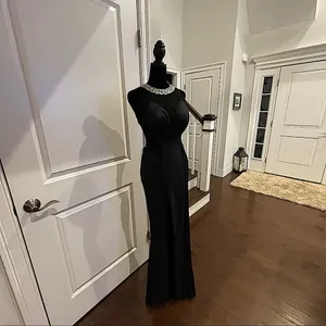 Faviana Black Formal/Prom Dress. Beaded Neck. Mesh‎ Cutouts. Fitted size 2 thumbnail 4