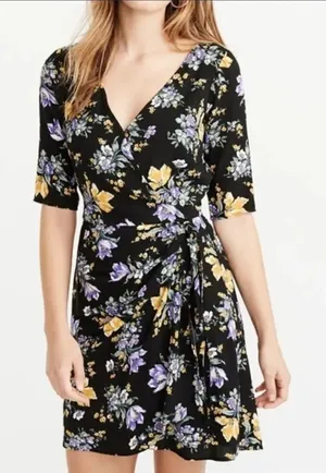 ✨ Abercrombie & Fitch floral wrap dress✨ thumbnail 1