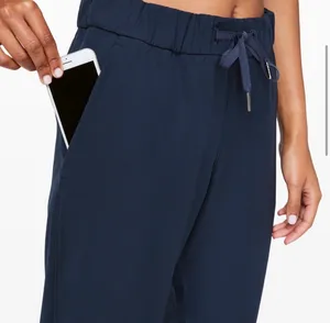 Lululemon on the fly mid rise pants 27” Travelwoven size 6 NWT original package thumbnail 3