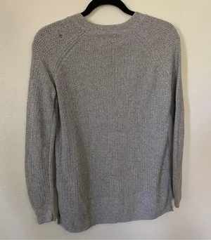 Old Navy Light Grey Knit Sweater Size Small Hole thumbnail 5