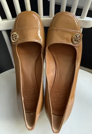 Tory Burch Tan Patent Leather Mary Jane Pumps with Logo Accent thumbnail 1