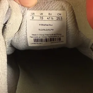 Lululemon Blissfeel Running Shoes Womens Light Grey Silver Athletic Sneakers 9 thumbnail 9