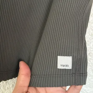 Vuori rib crop tank green Sleeveless V Neck Size XS thumbnail 3