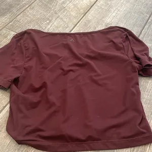 Alphalete Women's Burgundy V-Neck Crop Top thumbnail 4