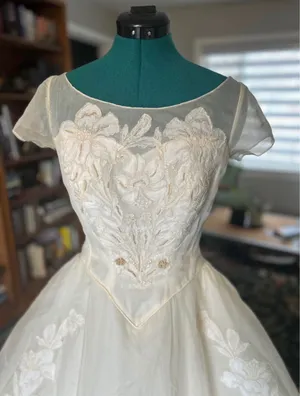 Beautiful 1940’s-1950’s Wedding Dress thumbnail 4