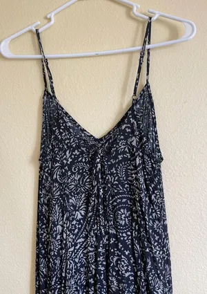Abercrombie&Fitch maxi skirt size M pre loved color in blue shoulder adjustable model 120 lbs and 5’5 thumbnail 2