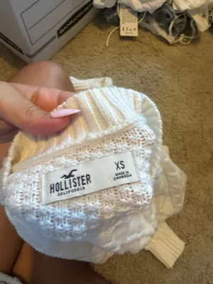Cropped Hollister Sweater thumbnail 3