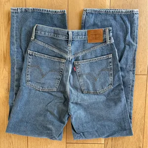 Levi's High Loose Distressed Jeans thumbnail 7