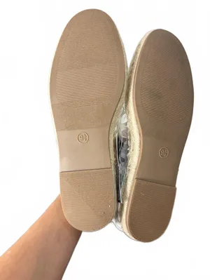 Universal Thread Women's White Floral Lace Memory Foam Flats Size 9.5 thumbnail 4