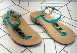 Vionic Sandals Size 8 Teal Leather Gold Studded Orthotic T-Strap‎ Ankle Strap thumbnail 1